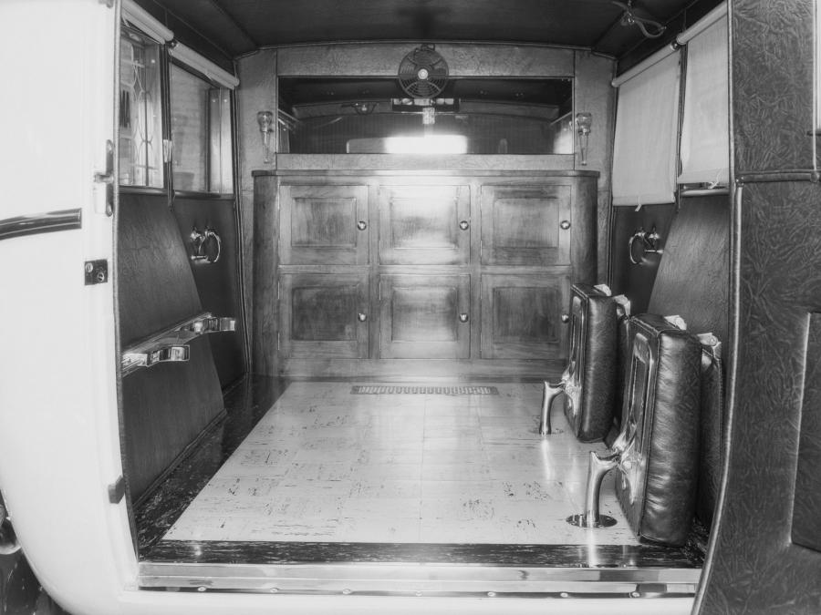  Cadillac V8 Ambulance by Copple Auto Works 1930 года  (фото 3 из 3)